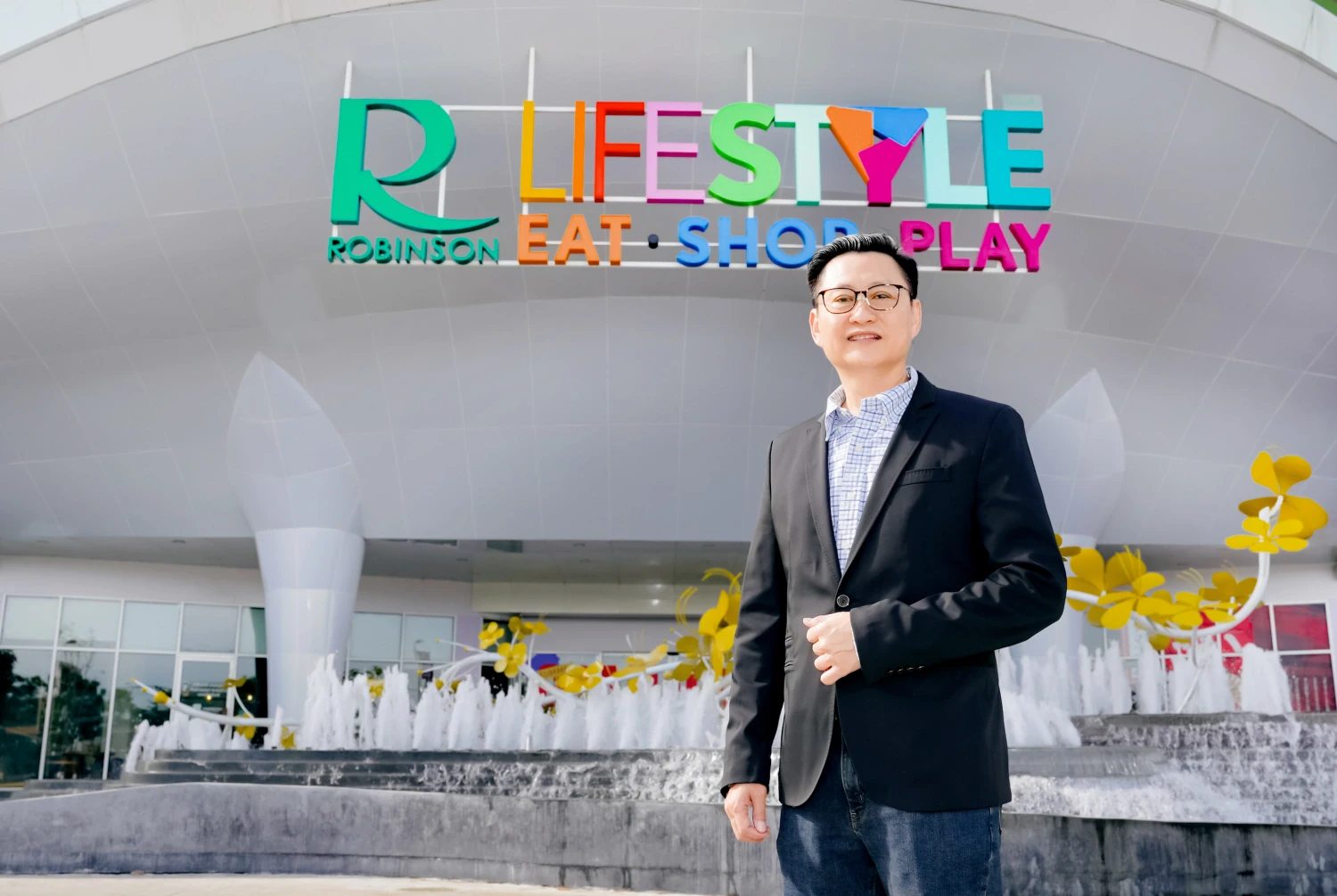 โรบินสันไลฟ์สไตล์ เดินหน้าสู่เป้าหมาย Net Zero ติดตั้งโคมไฟถนนพลังงานแสงอาทิตย์อัจฉริยะ ทุกสาขาทั่วประเทศ สนับสนุนพลังงานสะอาด ลดคาร์บอน สร้างสิ่งแวดล้อมที่ยั่งยืน