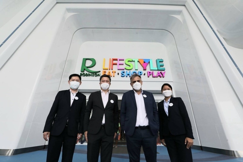 เซ็นทรัลรีเทล เปิดเกมบุกสยายปีกรุก EEC รับกำลังซื้อย่านเขตอุตสาหกรรมสมาร์ทซิตี้ภาคตะวันออก  เปิดยิ่งใหญ่ “ศูนย์การค้าโรบินสันไลฟ์สไตล์ และห้างสรรพสินค้าโรบินสัน บ้านฉาง”   คลื่นความสนุกแห่งใหม่ ที่จะให้ทุกครอบครัว กิน ช้อป เที่ยว ครบจบในที่เดียว 3  มี.ค. นี้ เป็นต้นไป!