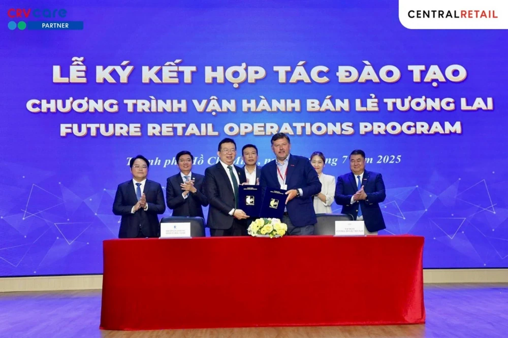 Central Retail Vietnam Partners with College of Foreign Economic Relations to Develop Talent for the Retail Industry
