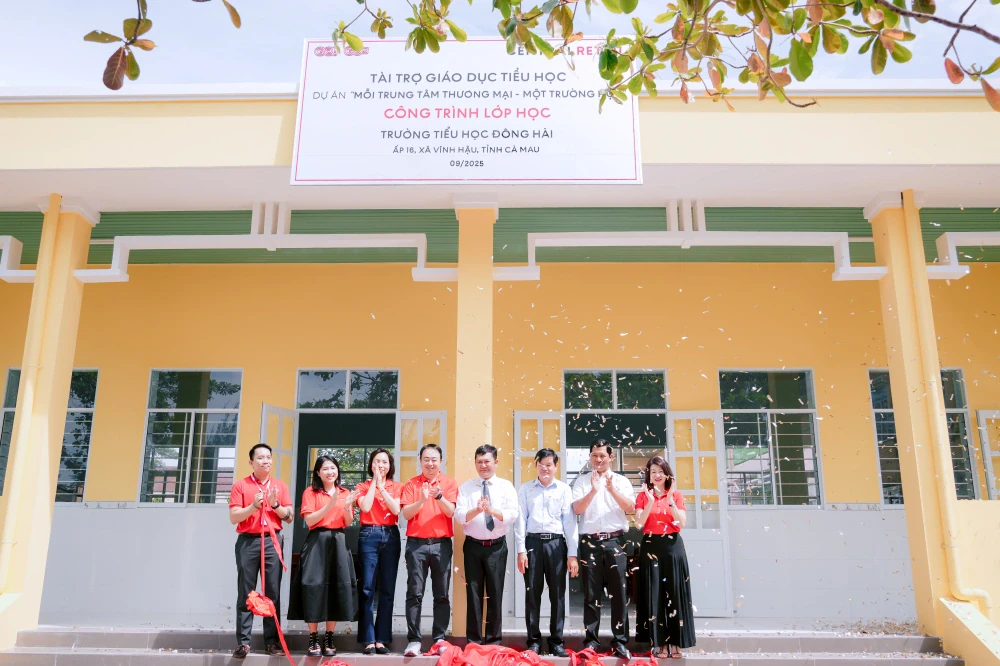 Central Retail Vietnam Hands Over 4 New Classrooms Worth Nearly VND 2.3 billion to Dong Hai Primary School in Ca Mau Province