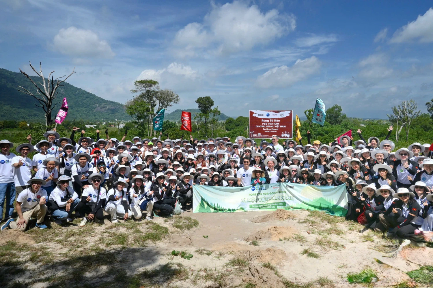 P&G and Central Retail Vietnam continues green legacy with the 3rd annual Forests for Good tree planting day at Ta Kou Nature Reserve