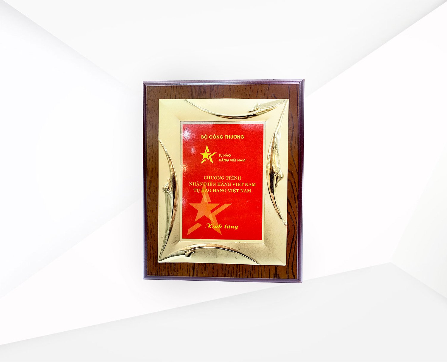 Recognition of efforts in supporting Vietnamese goods by Vietnam Ministry of Industry & Trade